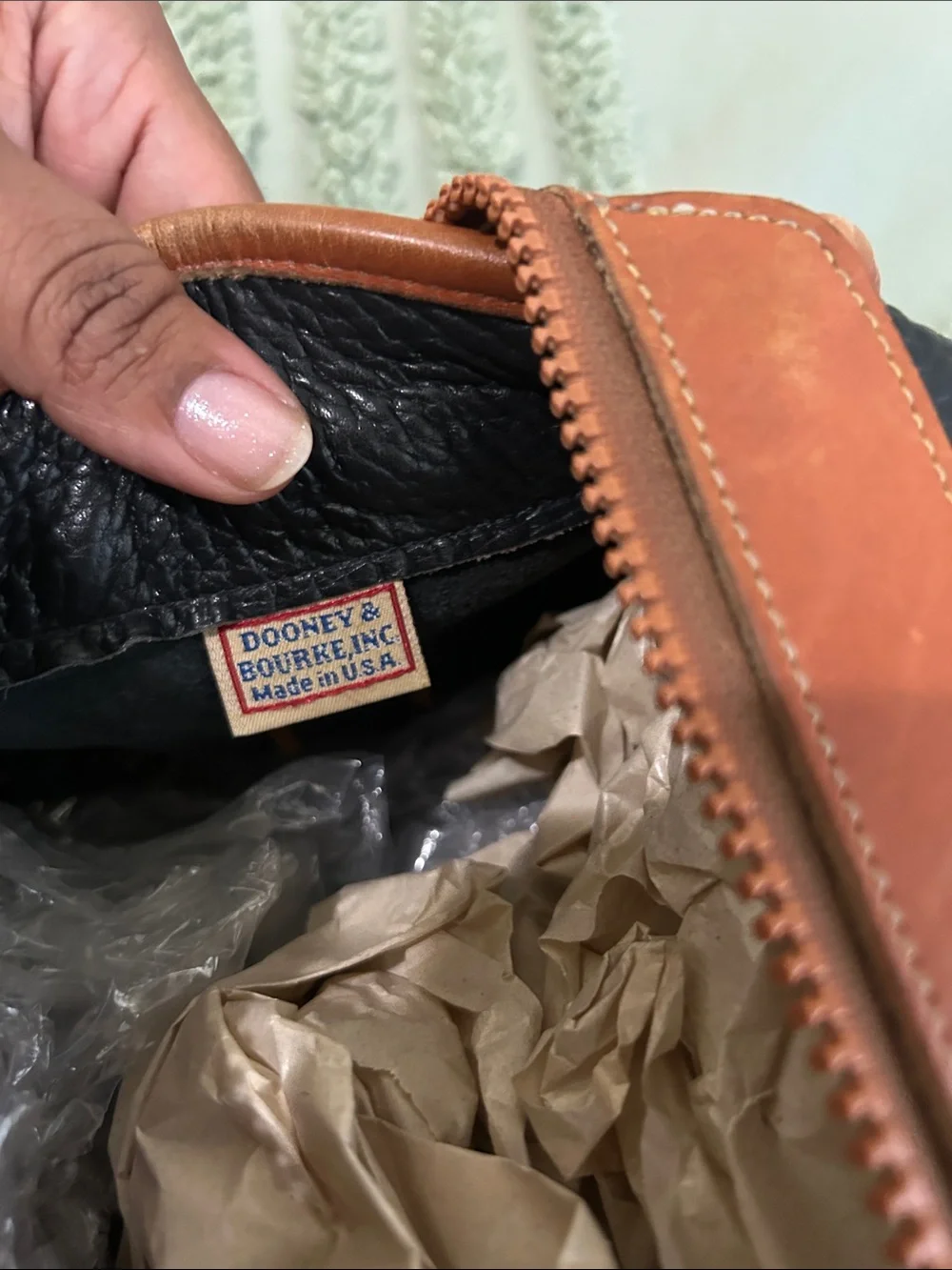 Dooney &Bourke Black and Tan Leather Doctor Satchel Handbag w/ lock and key